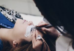 Everything You Need To Know About Eyelash Extensions with StylishBrows by OH LOLA. D.C. fashion and lifestyle blogger. Lola Pfaehler!