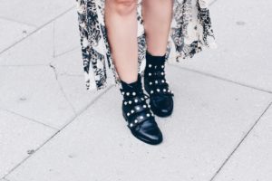 Tips to find your personal style. Lola Pfaehler. Washington D.C. fashion and lifestyle blogger. Pearl Boots!