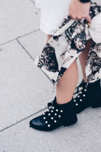 Tips to find your personal style. Lola Pfaehler. Washington D.C. fashion and lifestyle blogger. Pearl Boots!