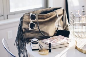 What's in my bag with Positive Elements. Oh Lola Blog. Fahion and Lifestyle Blog. Washington D.C.