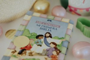 Biblia para ninos en espanol. Easter. What to put in your toddler easter basket. Oh Lola. 